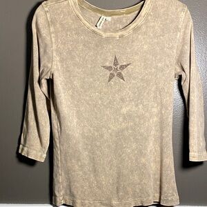 Xcit Moda Marbled Tan Star Print Long 3/4 Sleeve Shirt